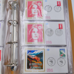 Vrac philatélique de timbres du monde neufs et oblitérés en un carton.