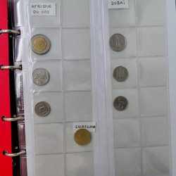 Collection de monnaies anciennes du monde en 5 albums.