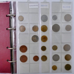 Collection de monnaies anciennes du monde en 5 albums.