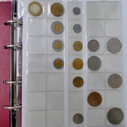 Collection de monnaies anciennes du monde en 5 albums.