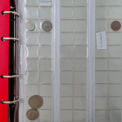 Collection de monnaies anciennes du monde en 5 albums.