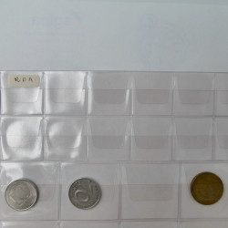 Collection de monnaies anciennes du monde en 5 albums.