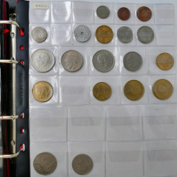 Collection de monnaies anciennes du monde en 5 albums.