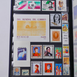 Lot de timbres de Mexique neufs et oblitérés en un album.