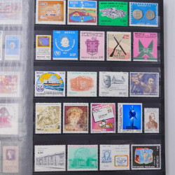 Lot de timbres de Mexique neufs et oblitérés en un album.