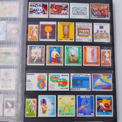 Lot de timbres de Mexique neufs et oblitérés en un album.