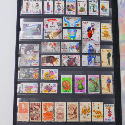 Lot de timbres de Mexique neufs et oblitérés en un album.