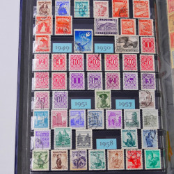 Lot de timbres d'Autriche, Pays Bas, Portugal en un album.