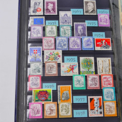 Lot de timbres d'Autriche, Pays Bas, Portugal en un album.