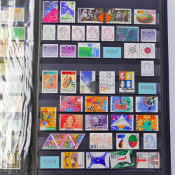 Lot de timbres d'Autriche, Pays Bas, Portugal en un album.