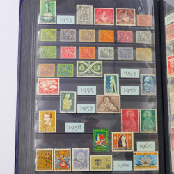 Lot de timbres d'Autriche, Pays Bas, Portugal en un album.