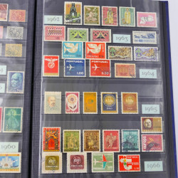 Lot de timbres d'Autriche, Pays Bas, Portugal en un album.