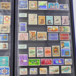 Lot de timbres d'Autriche, Pays Bas, Portugal en un album.