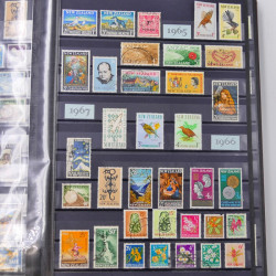 Lot de timbres de Nouvelle Zélande, Norvège neufs et oblitérés en un album.