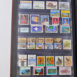 Lot de timbres de Nouvelle Zélande, Norvège neufs et oblitérés en un album.