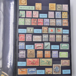 Lot de timbres d'Hongrie et Malte neufs et oblitérés en un album.