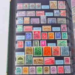 Lot de timbres d'Hongrie et Malte neufs et oblitérés en un album.