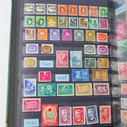 Lot de timbres d'Hongrie et Malte neufs et oblitérés en un album.