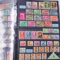 Lot de timbres d'Hongrie et Malte neufs et oblitérés en un album.