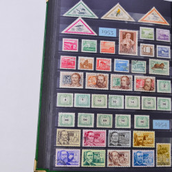 Lot de timbres d'Hongrie et Malte neufs et oblitérés en un album.