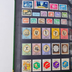 Lot de timbres d'Hongrie et Malte neufs et oblitérés en un album.