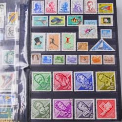 Lot de timbres d'Hongrie et Malte neufs et oblitérés en un album.