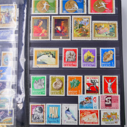 Lot de timbres d'Hongrie et Malte neufs et oblitérés en un album.