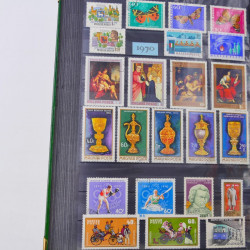 Lot de timbres d'Hongrie et Malte neufs et oblitérés en un album.