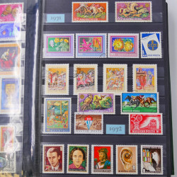 Lot de timbres d'Hongrie et Malte neufs et oblitérés en un album.