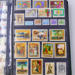 Lot de timbres d'Hongrie et Malte neufs et oblitérés en un album.