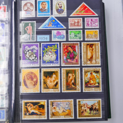 Lot de timbres d'Hongrie et Malte neufs et oblitérés en un album.