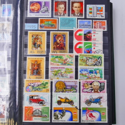 Lot de timbres d'Hongrie et Malte neufs et oblitérés en un album.