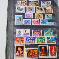 Lot de timbres d'Hongrie et Malte neufs et oblitérés en un album.