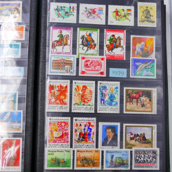 Lot de timbres d'Hongrie et Malte neufs et oblitérés en un album.