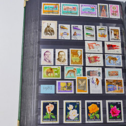 Lot de timbres d'Hongrie et Malte neufs et oblitérés en un album.
