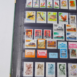 Lot de timbres d'Hongrie et Malte neufs et oblitérés en un album.
