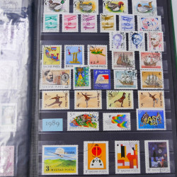 Lot de timbres d'Hongrie et Malte neufs et oblitérés en un album.