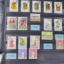 Lot de timbres d'Hongrie et Malte neufs et oblitérés en un album.