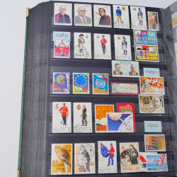 Lot de timbres d'Hongrie et Malte neufs et oblitérés en un album.