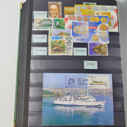 Lot de timbres d'Hongrie et Malte neufs et oblitérés en un album.