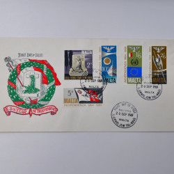 Lot de timbres d'Hongrie et Malte neufs et oblitérés en un album.