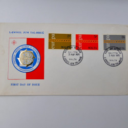 Lot de timbres d'Hongrie et Malte neufs et oblitérés en un album.