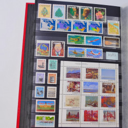 Lot de timbres de Canada et Mayotte neufs et oblitérés en un album.