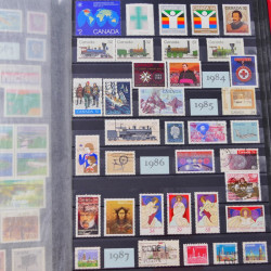 Lot de timbres de Canada et Mayotte neufs et oblitérés en un album.