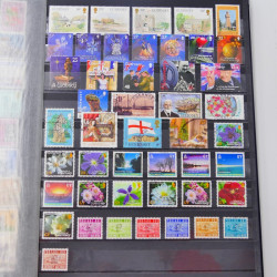 Lot de timbres de Maldives, Guernesey, Honduras neufs et oblitérés en un album.