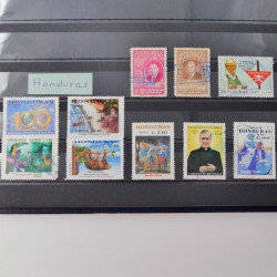 Lot de timbres de Maldives, Guernesey, Honduras neufs et oblitérés en un album.
