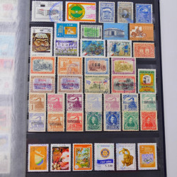 Lot de timbres de Maldives, Guernesey, Honduras neufs et oblitérés en un album.