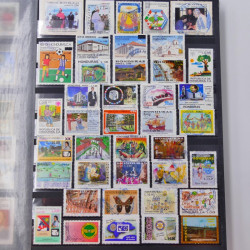 Lot de timbres de Maldives, Guernesey, Honduras neufs et oblitérés en un album.