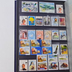 Lot de timbres de Maldives, Guernesey, Honduras neufs et oblitérés en un album.