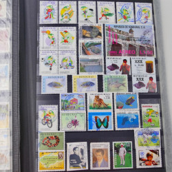 Lot de timbres de Maldives, Guernesey, Honduras neufs et oblitérés en un album.